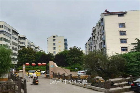 义和小区，5楼，精装2居，85平，带储藏室，38万可按揭