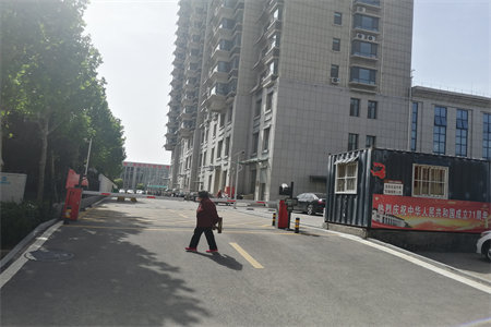 聚金园126平米带附房一楼52.8万